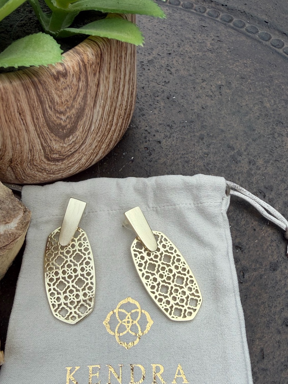 NWT KENDRA SCOTT Necklace - Beautiful Designer - Classic - Boho Gold